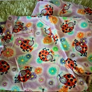 LYDIAS SCRUB TOP. MED.